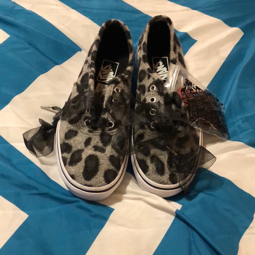 Authentic Platform Fuzzy Leopard size 9 Vans